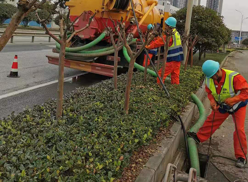 梅里斯达斡尔族市政管道清淤